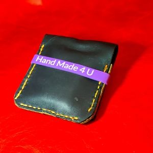 Minimalistic card carrying case